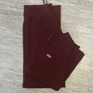 Figs scrub set maroon